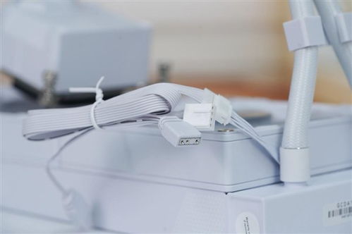 配3.5英寸显示屏 超频三北境gt360水冷散热器图赏