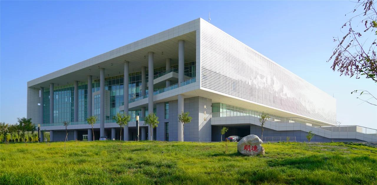 新疆大学科图馆设计亮点